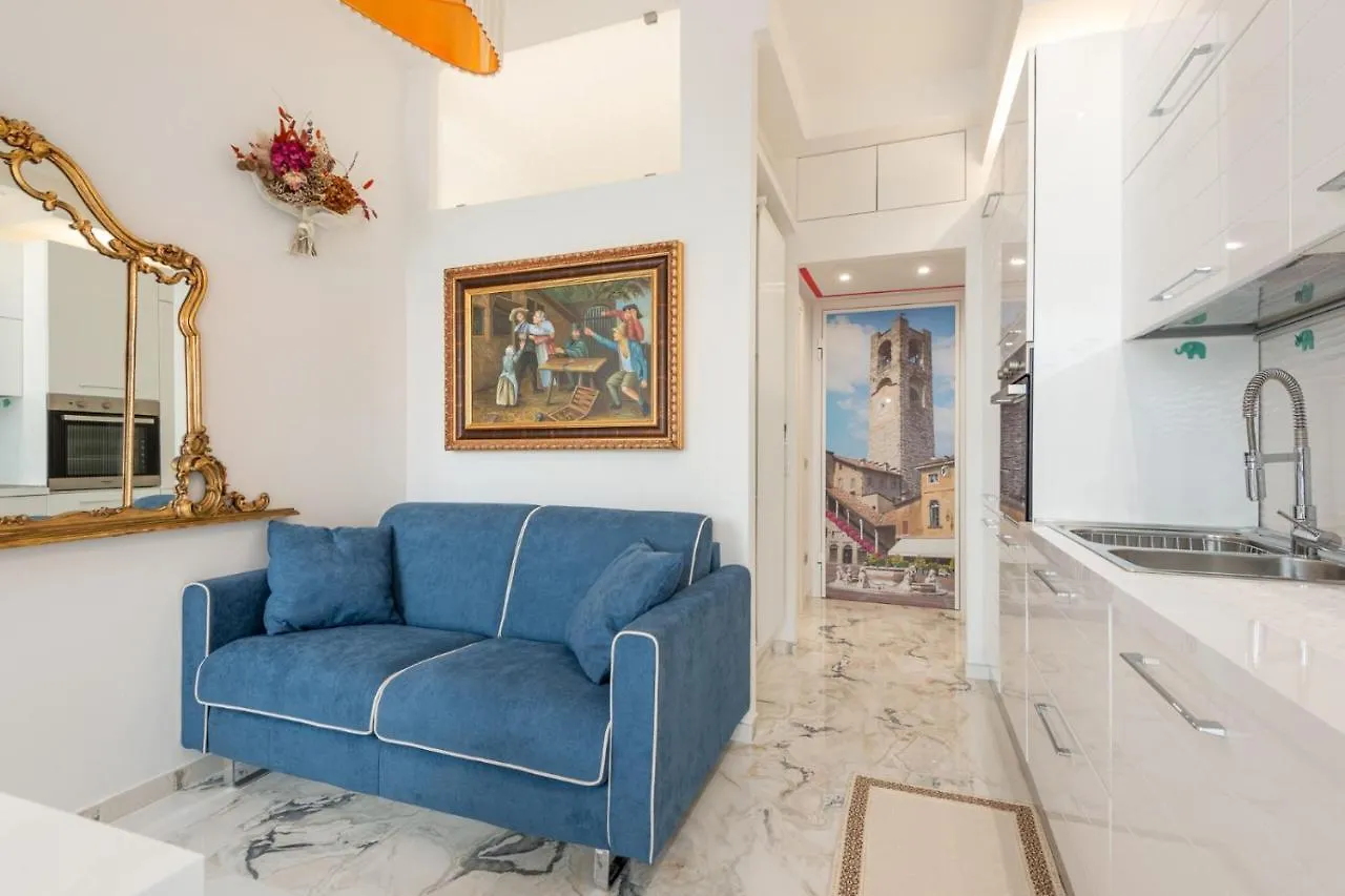 Suite La Fenice Bergamo 0*,